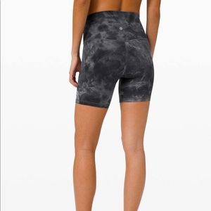 [NWT] Align HR Short 6” - Diamond Dye Grey